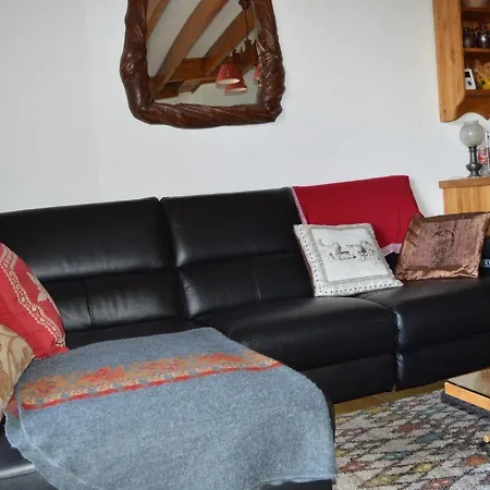 T3 Au Calme Avec Cheminée, Balcon Et Cuisine équipée - Fr-1-593-19